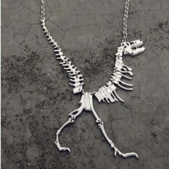 🚨 LAST ONE 🚨 Gold Dinosaur Fossil Necklace - Picture 5 of 5